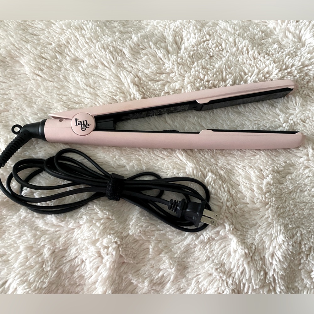 Like new L’ange 1” hair straightener.
